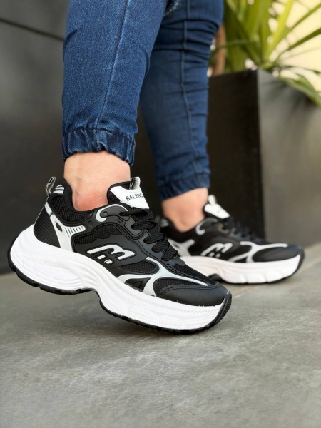 کتونی سایز میانه Balenciaga 10XL مشکی کف سفید