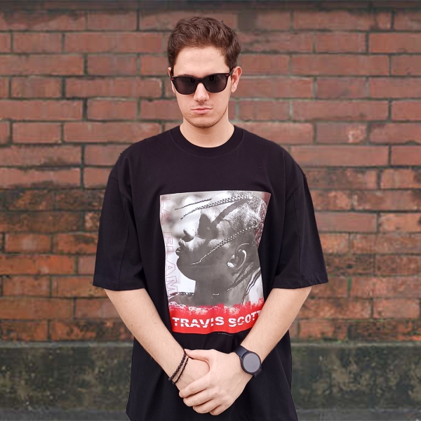 تیشرت تمام پنبه طرح ترویس اسکات