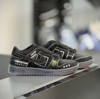 نایک مانستر