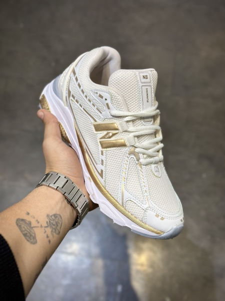 کتونی اسیکس فوق العاد سبک