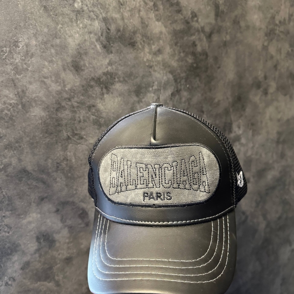 کلاه چرم و جلو ابری پشت توری