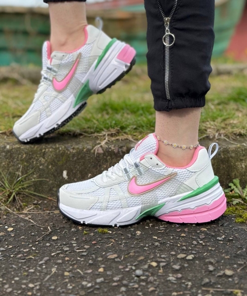 کتونی اسپرت سایز میانه V2K سفید صورتی