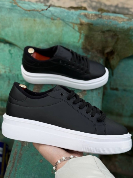 کتونی اسپرت Bershka brand مشکی کف سفید