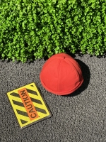 کلاه ساده لئونی قرمز