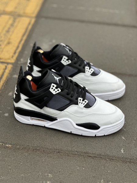 کتونی حراجی JORDAN 4 مشکی سفید دو رنگ