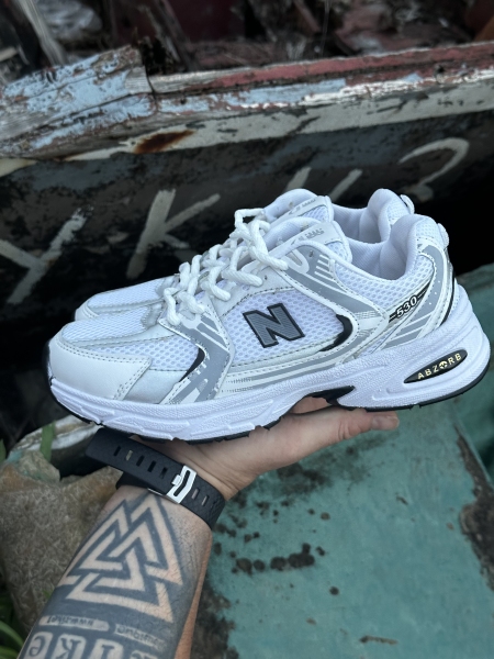 کتونی اسپرت سایز میانه NB 530 سفید نقره ای