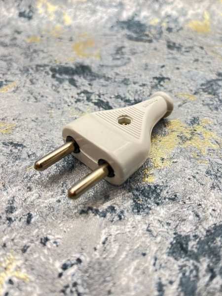 دوشاخه معمولی