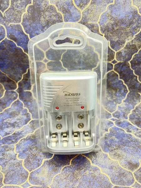 شارژر باتری قلمی و نیم قلمی چهارتایی مارک Maxuss