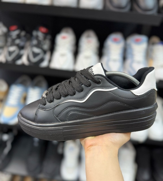 کتونی برشکا