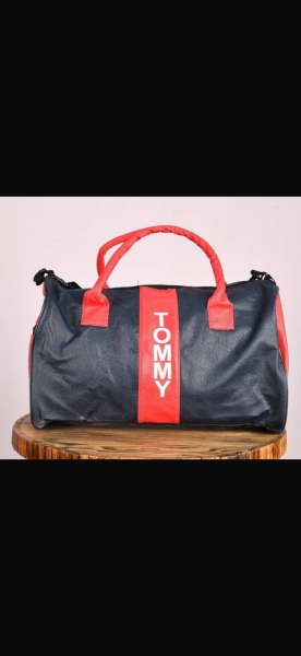 ساک ورزشی جنسه پارچه چرم صنعتی(قرمز مشکی)