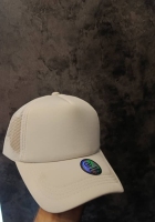 "کلاه پشت تور دار"